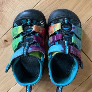 Toddler Keen, tie-die!!!